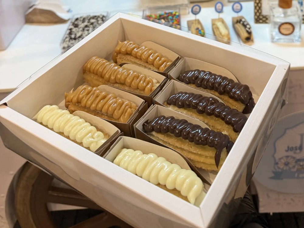 Caixa do Kit Degustação com churros recheados variados